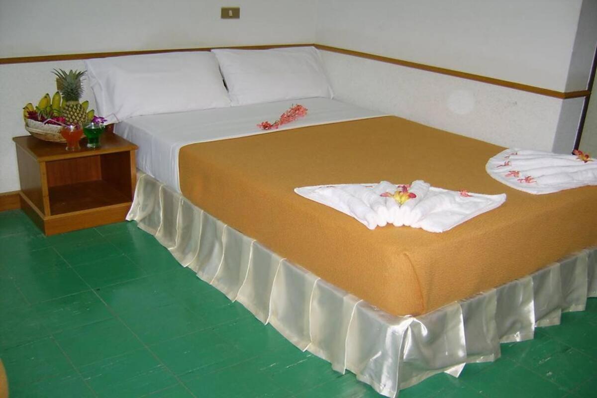 Krabi Grand Hotel Buitenkant foto